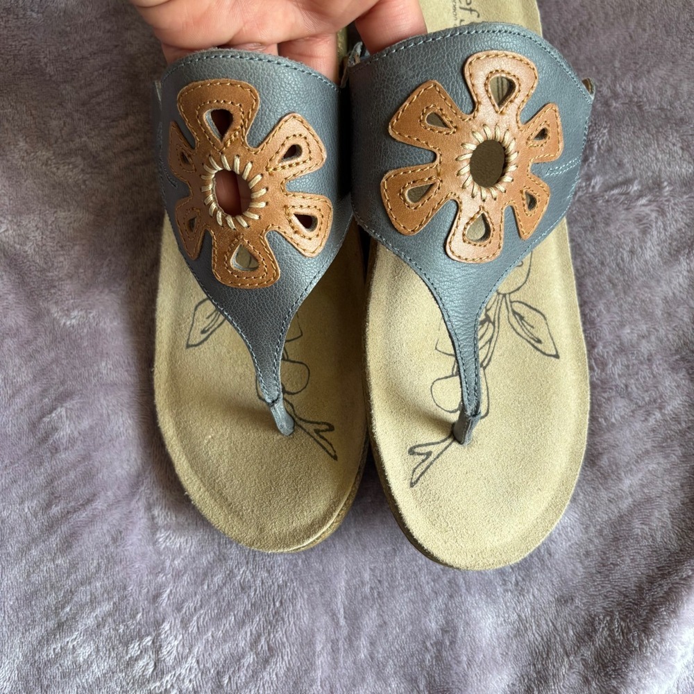 Josef Seibel Women Grey Leather Floral Cutout Thong Wedge Sandals Size 42 - Picture 3 of 8